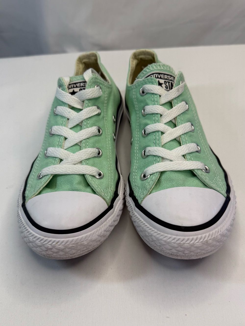 Converse Youth Size 2 Mint Green Low Top Sneakers EUC
